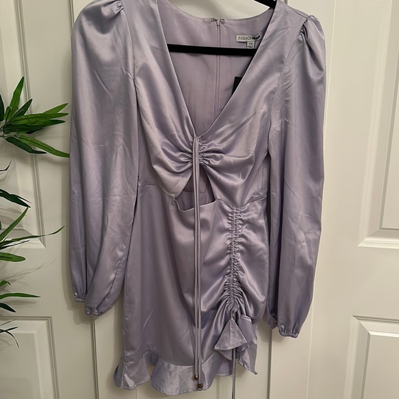 Satin Mini dress- lilac, has a ruched slit, long sleeve, satin material - Picture 3 of 5